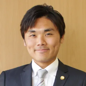 弁護士の梅澤 康二